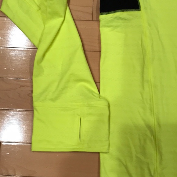 Men’s neon green lightweight Lands End athletic shirt - Picture 3 of 6